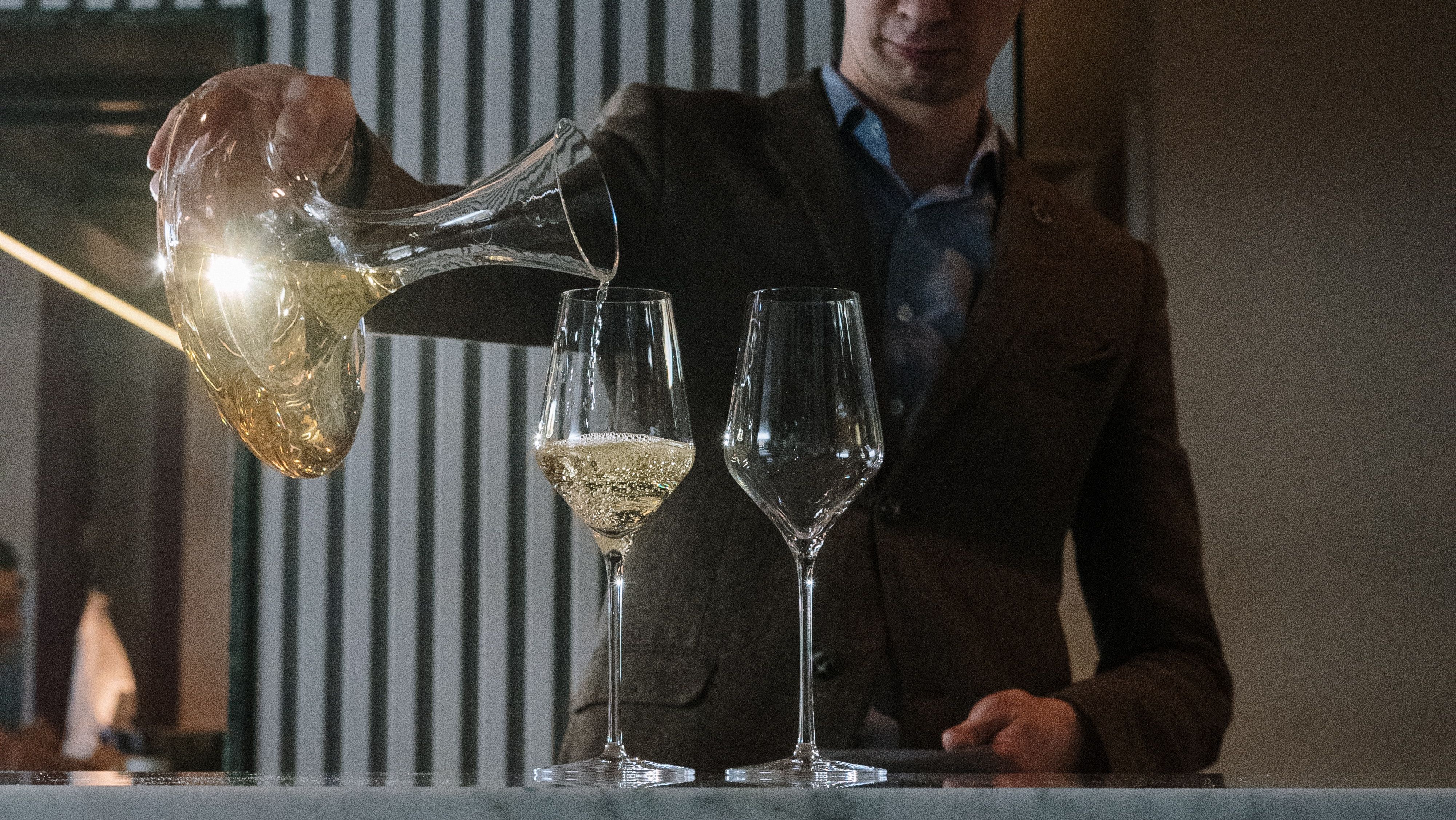 Weet jij wanneer je een wijn moet decanteren of karafferen?